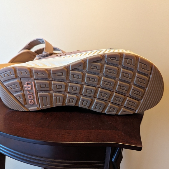 Shoes - Picture 4 of 4